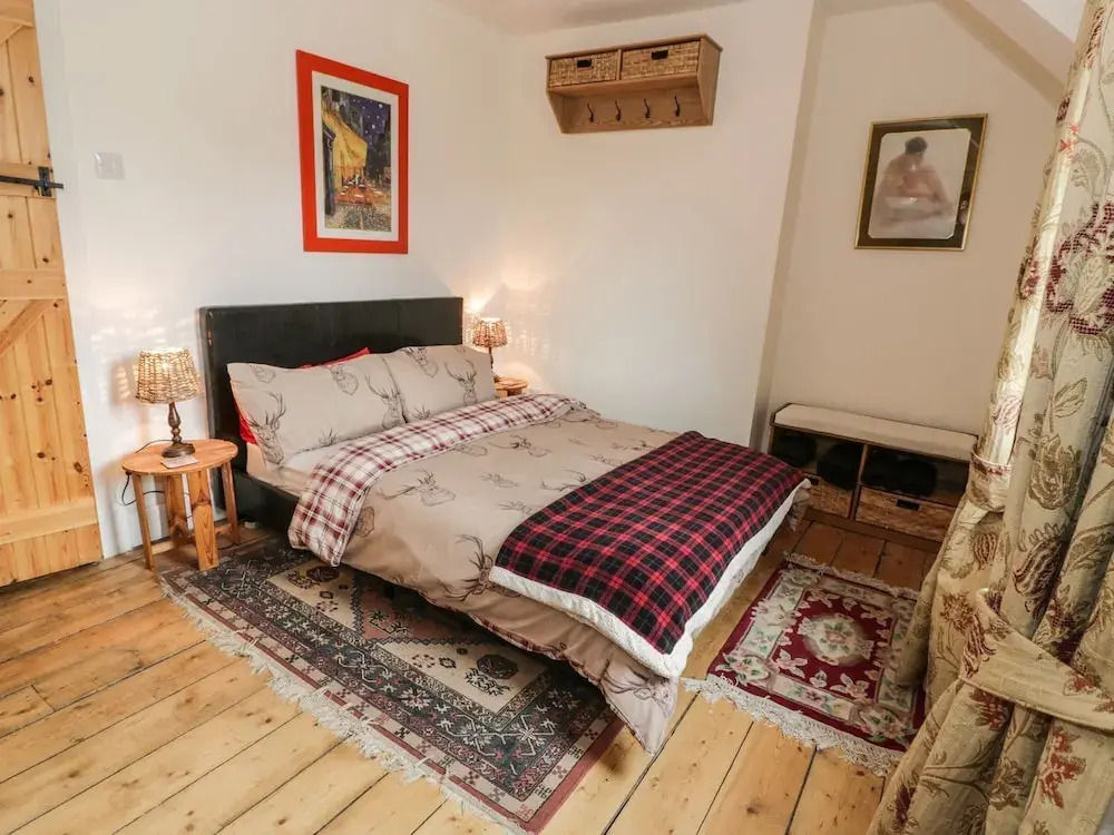 Crinan Canal Cottage No8, Kilmartin