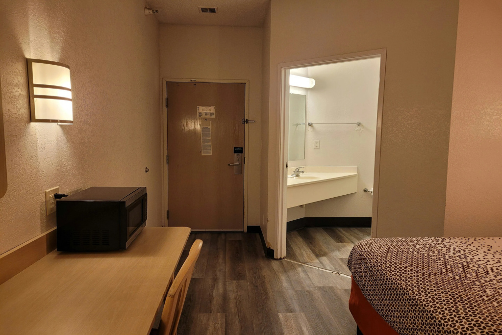 Modern Stay 39 Lakeview By OYO Minonk