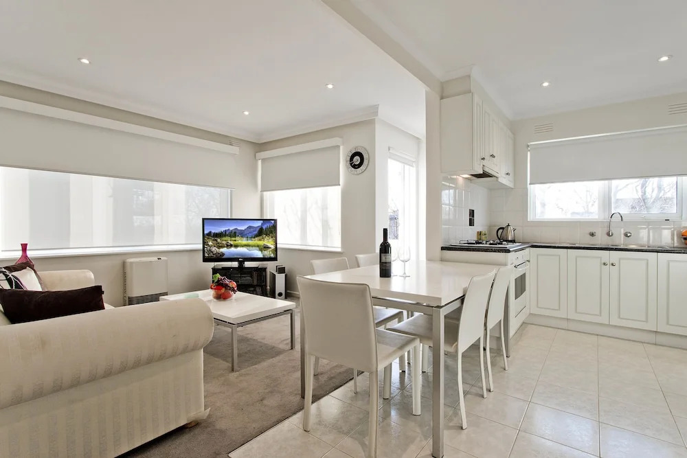 Elwood Seaside 2 Bed Retreat