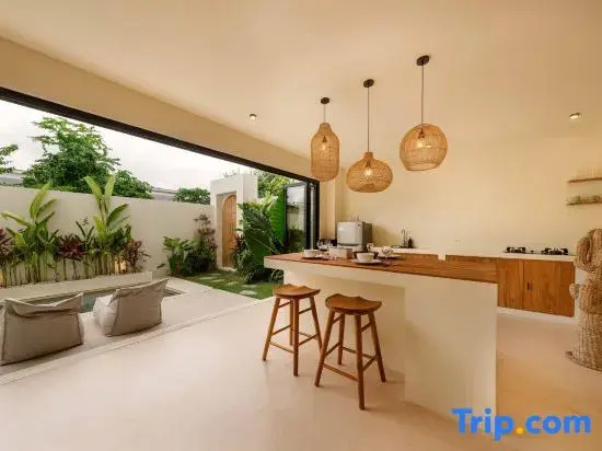 Modern 2BR Oasis with Pool in Balangan