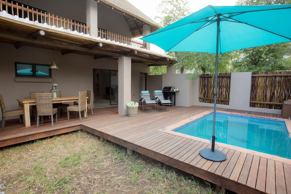 Maya Manor