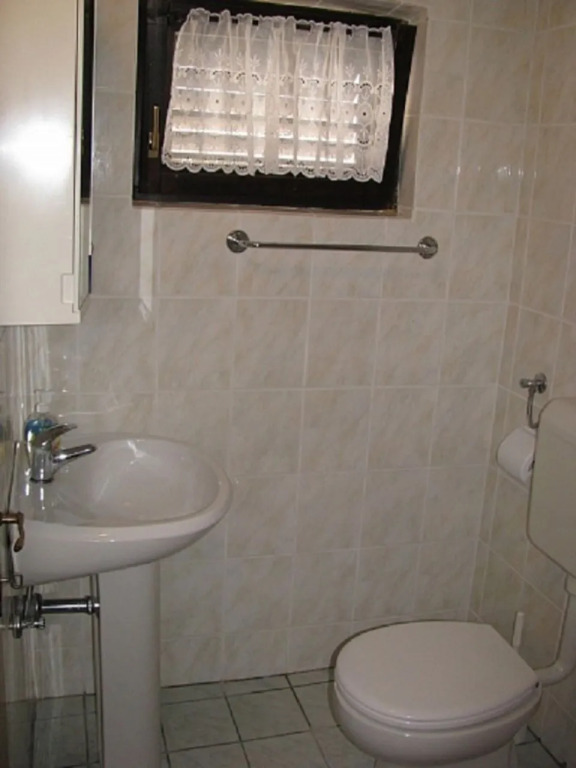 Apartment Tomi - with a large terrace (30m2): A1 Tribunj, Riviera Sibenik
