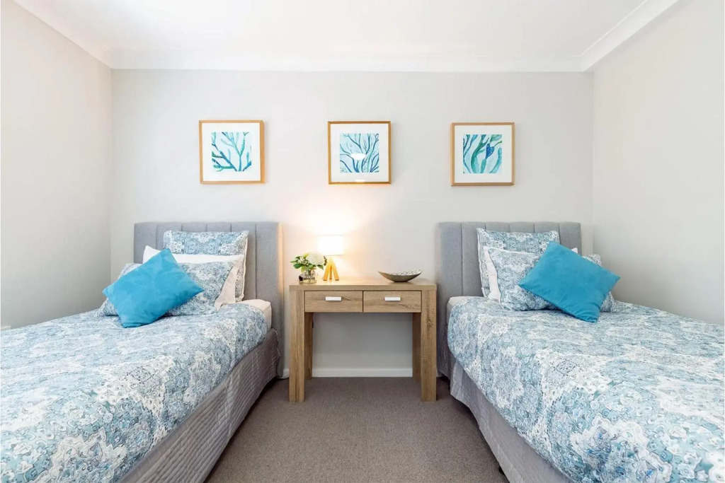 Sandy Beach House - Corlette Waterfront