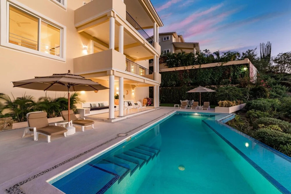 Villas Carey Condo