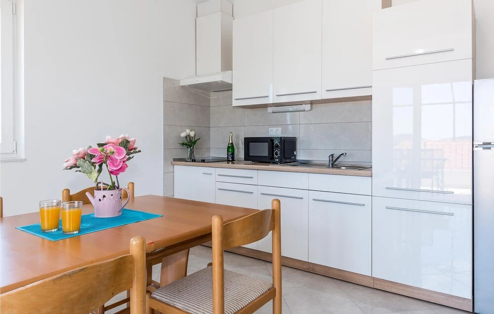 Stunning Apartment in Srima With Wifi and 2 Bedrooms