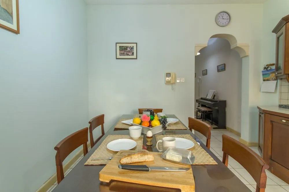 Well Located Townhouse & Courtyard Kalka