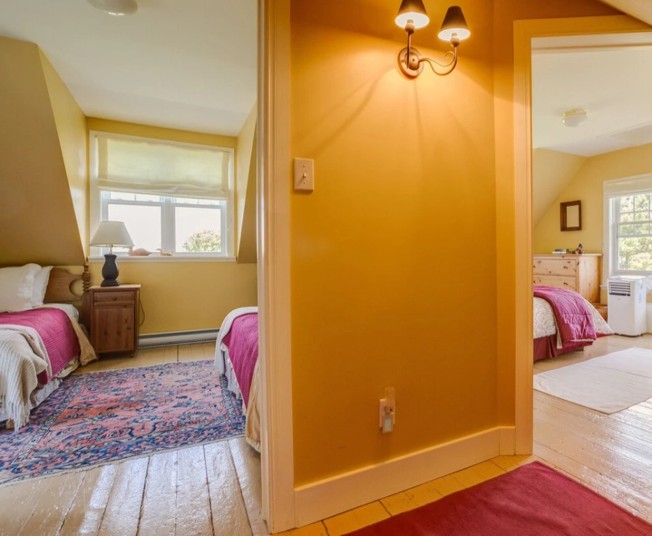 North House - Lovely Lac-Brome 3 Bedroom Lakefront Cottage