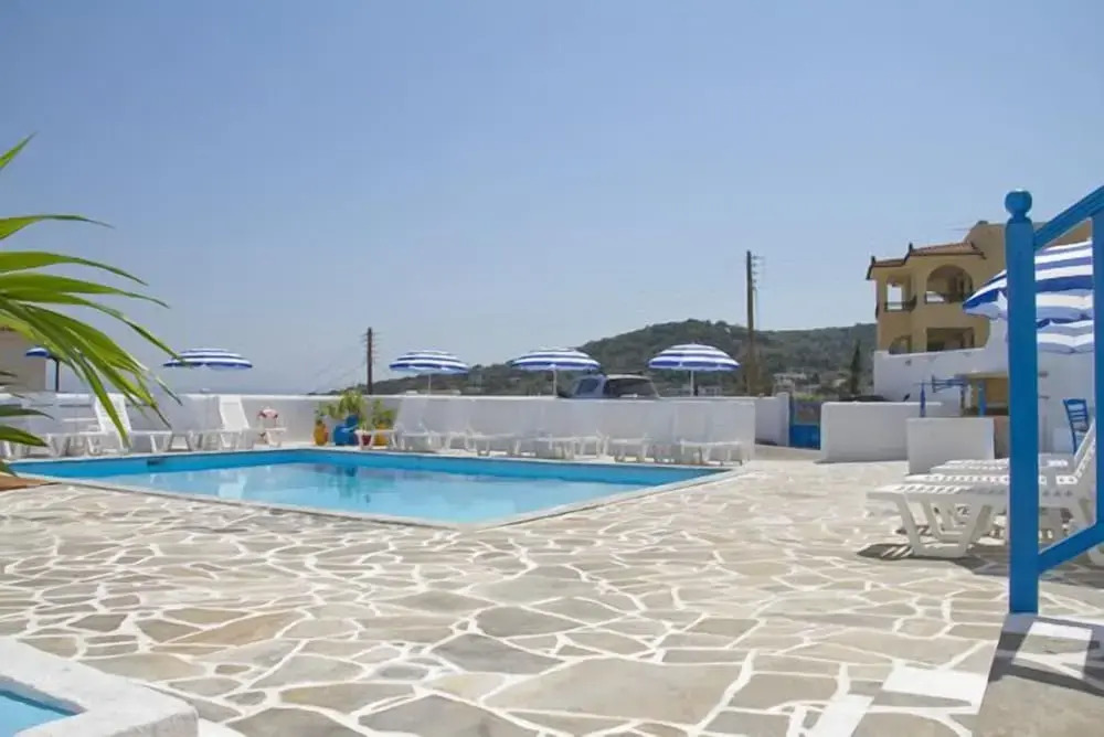 Blue Dolphin Studios and Apartment