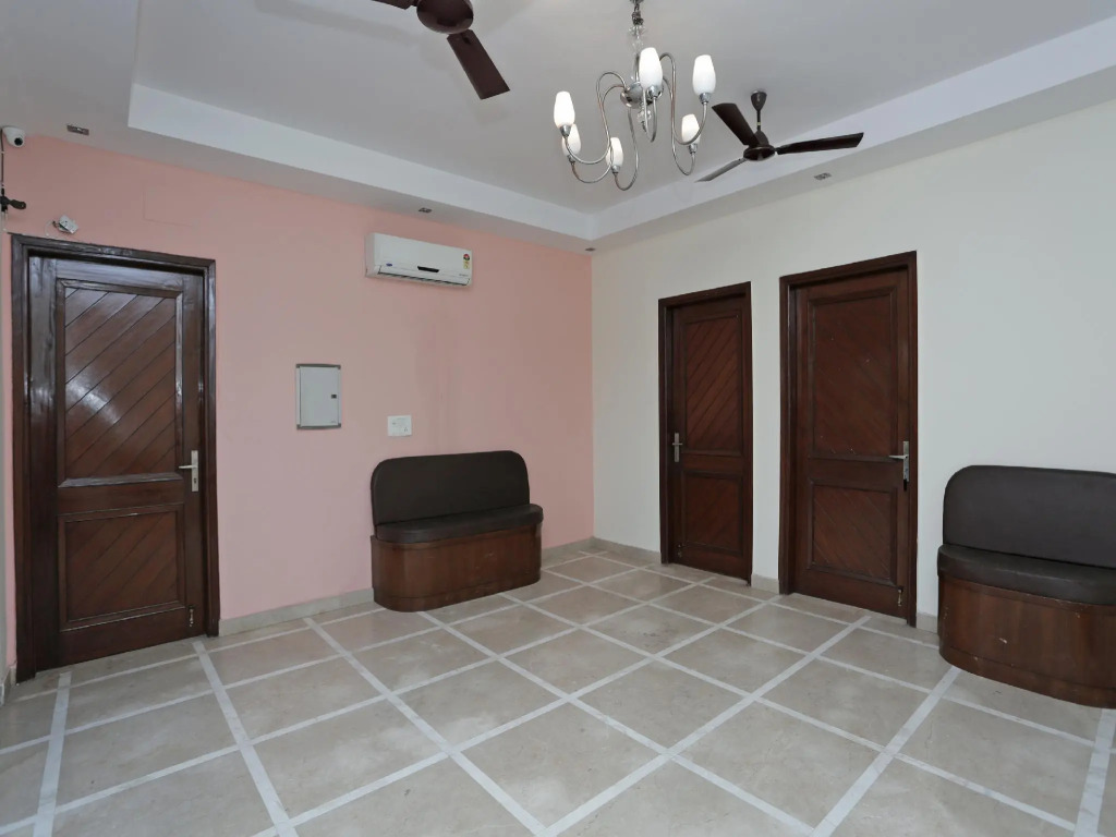 Oyo 480 Noida Royal Residency