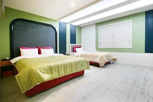 Hotel River