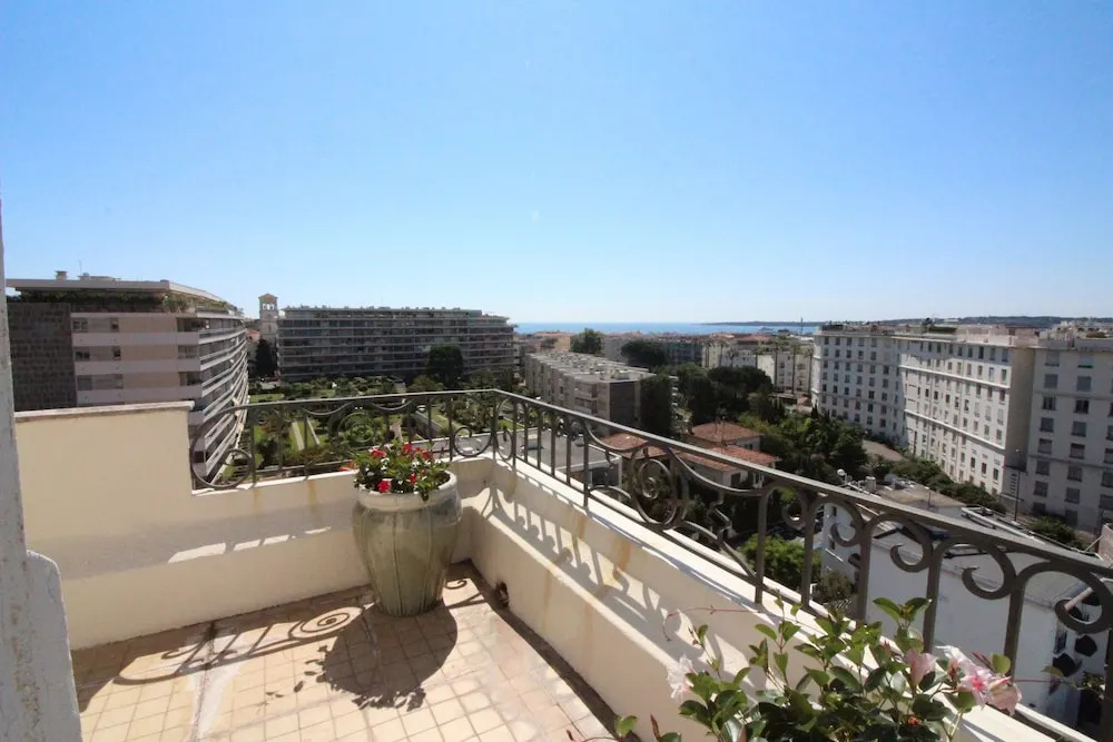 VANEAU Luxueux 3P vue mer incroyable, proche croisette