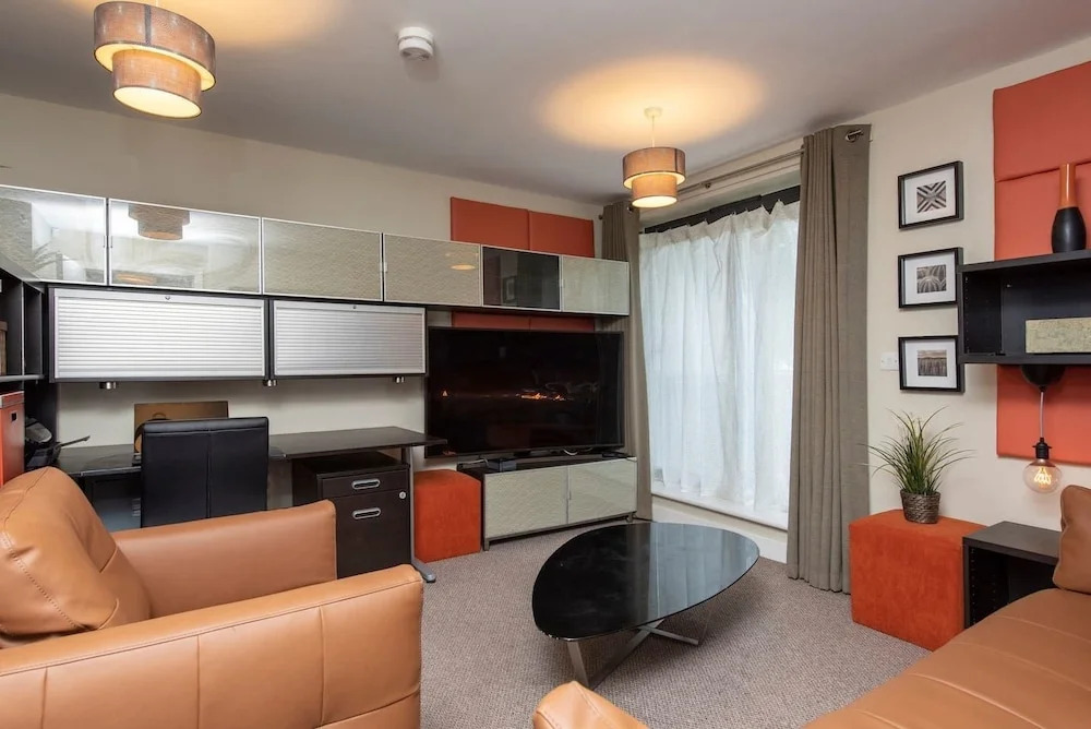 Lovely 2 Bed Flat - Airport/piccadilly Friendly