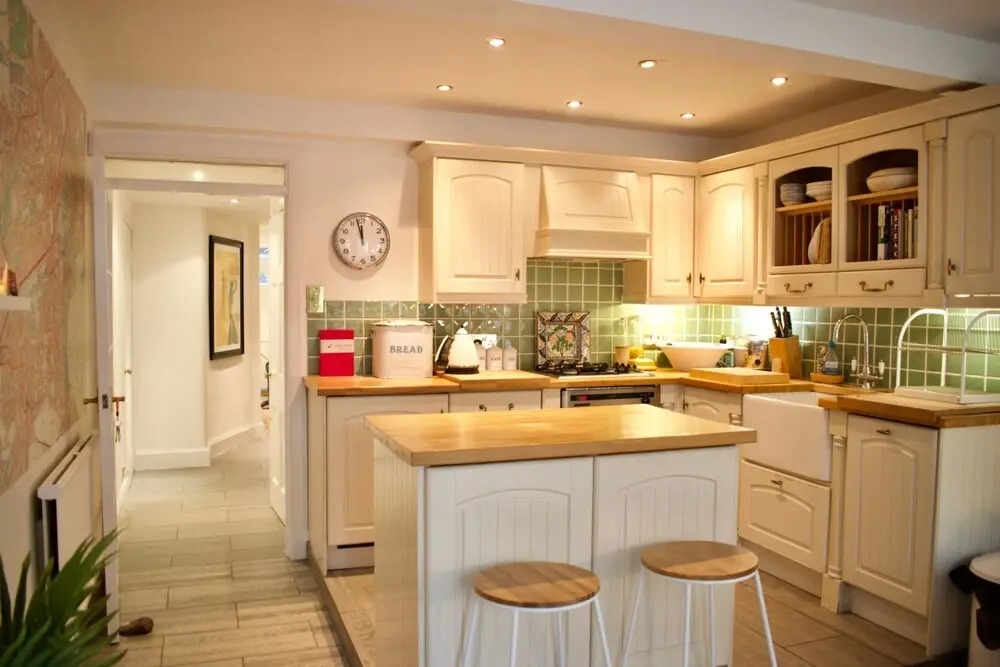 Central, Garden Flat, Sleeps 4, Perfect Location