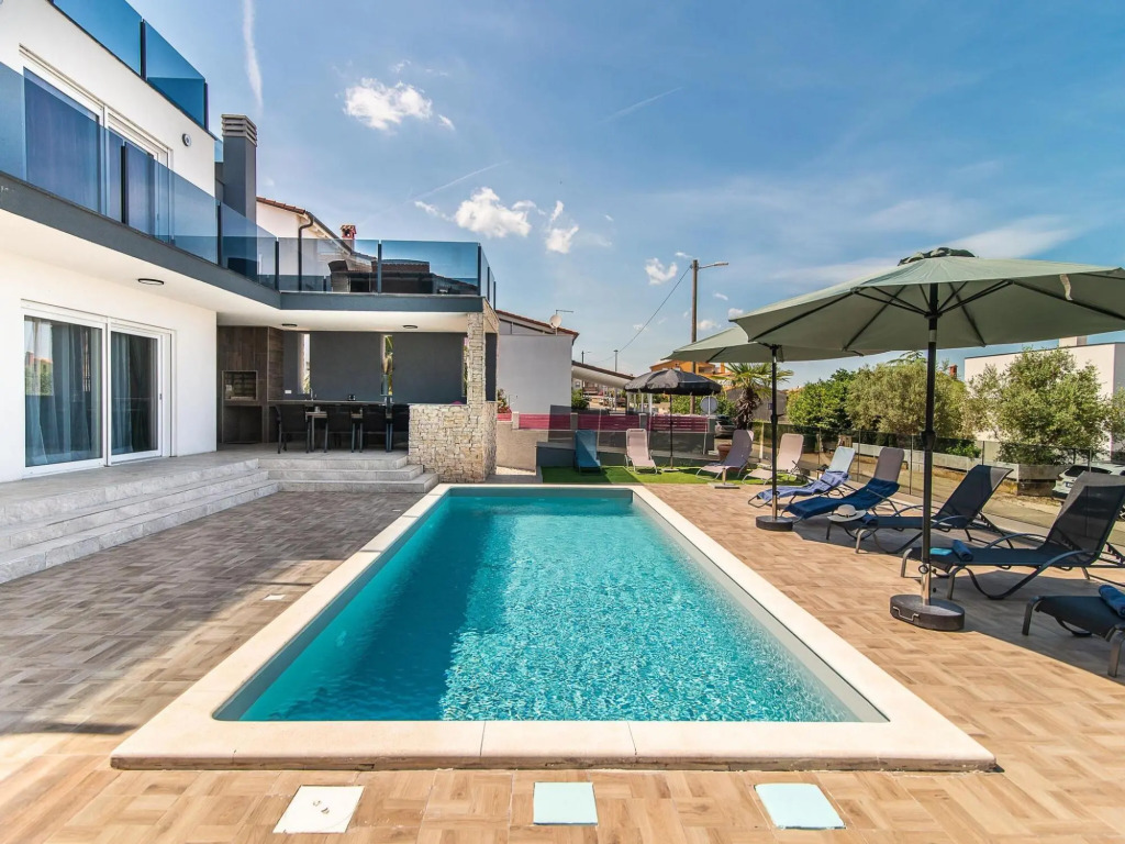 Luxury  villa with private swimming pool and sea view