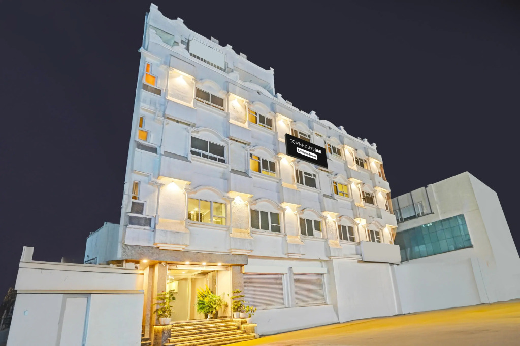 Townhouse Oak Nirman Nagar Mansarovar Formerly The Tulip Regency