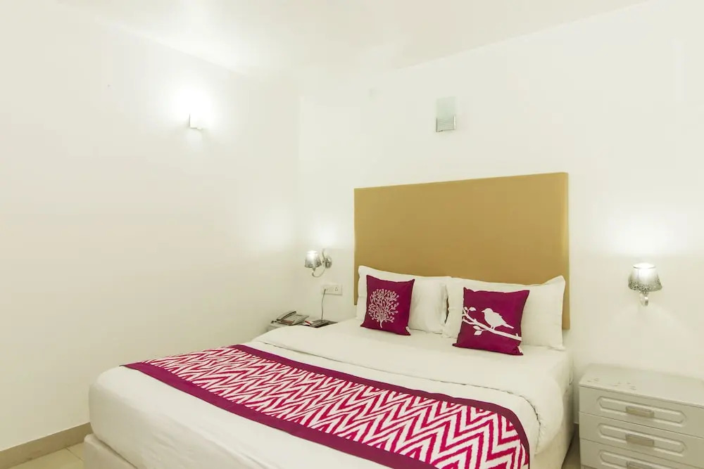 OYO 347 Hotel Fiesta Grand