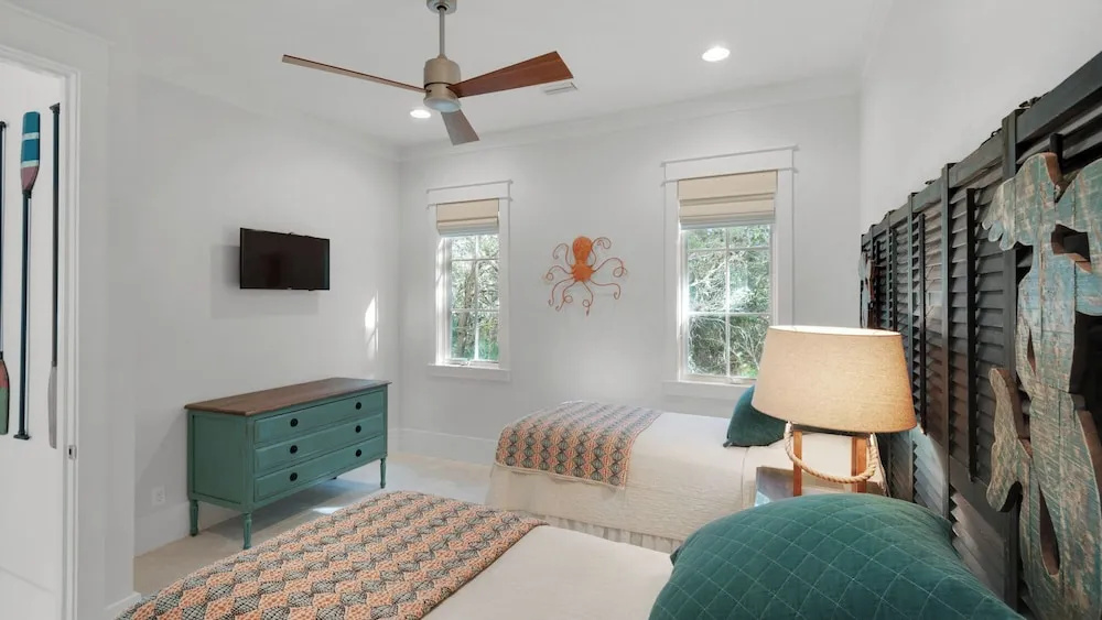 Stunning Luxury Beach Home: Gulf Views, Large Private Pool, Free Beach Setup!