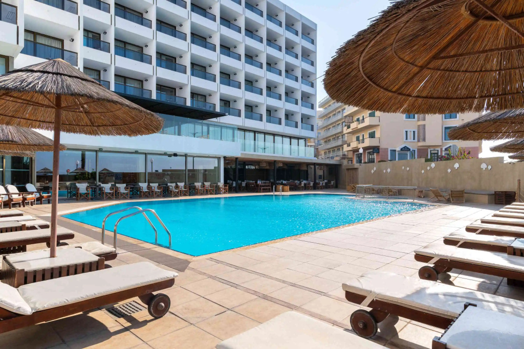 Отель Blue Sky City Beach