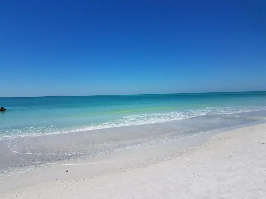 Siesta Beach Cottage, Sleeps 6, Walk to Beach, Stores, & Restaurants