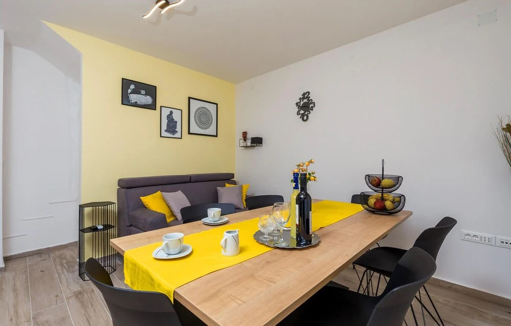 Beautiful Home in Pag With Wifi and 4 Bedrooms