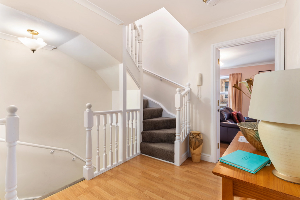 Arcadia House - Lovely Apartment Close to Beaches Harbour and Town Centre