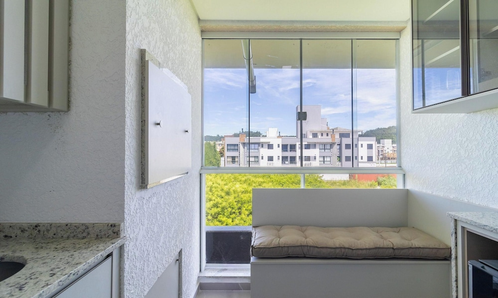 Comfort and Pool Near the Beach - Rhl0302