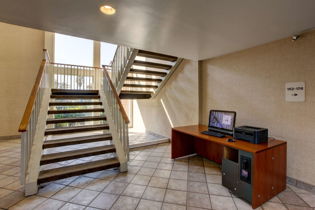 Motel 6-Santa Ana, CA - Irvine - Orange County Airport