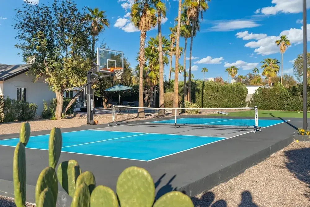 Pickle Putt Retreat Pool Pickleball Putt Grn