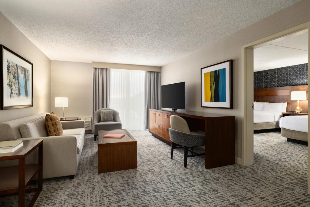 DoubleTree by Hilton Pittsburgh-Green Tree