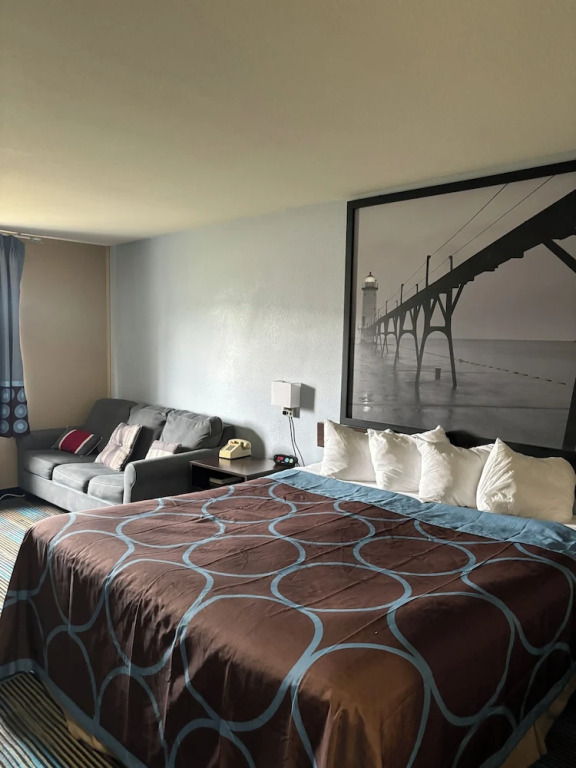 Super 8 by Wyndham Escanaba