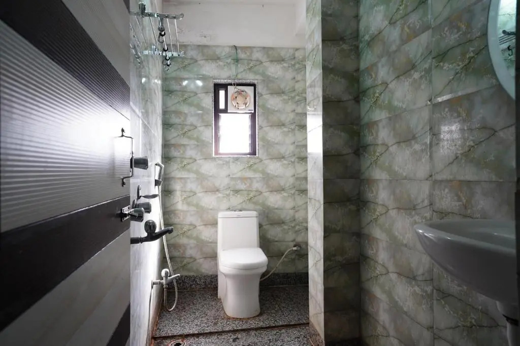 OYO 16064 Hotel Tirupati