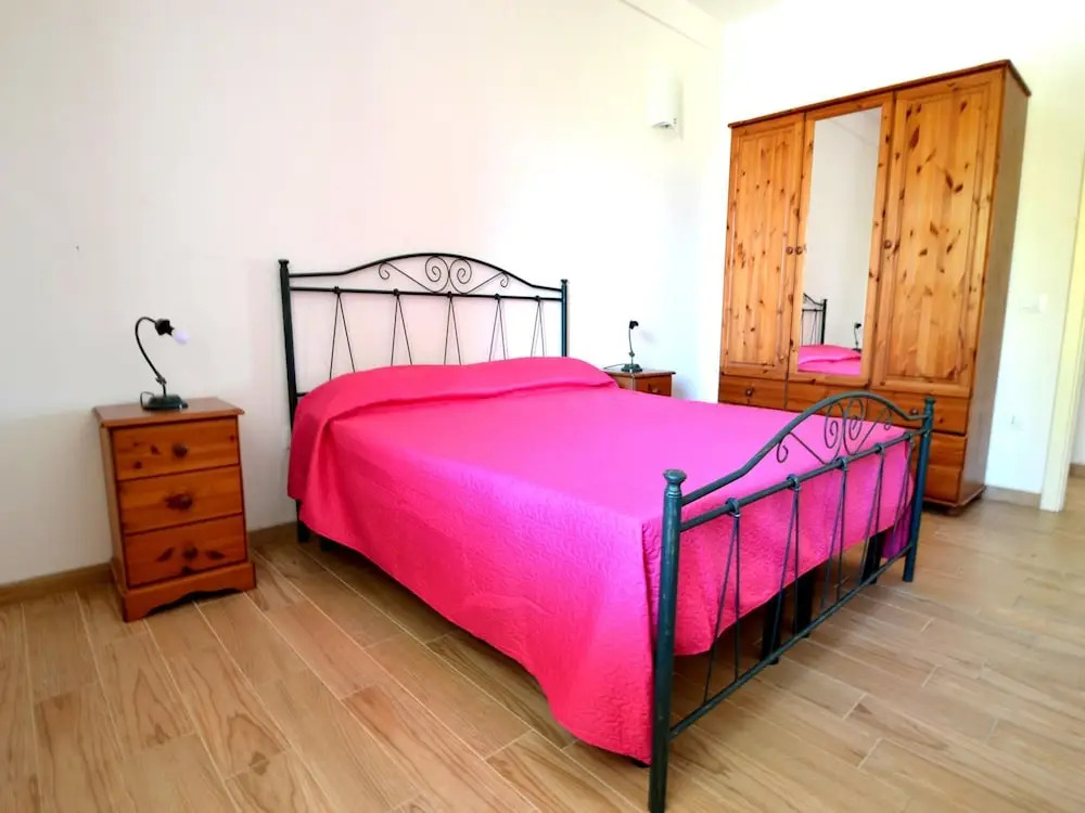 Air-conditioned Apartment Near The Beach With Spacious Balcony & Garden, Pets