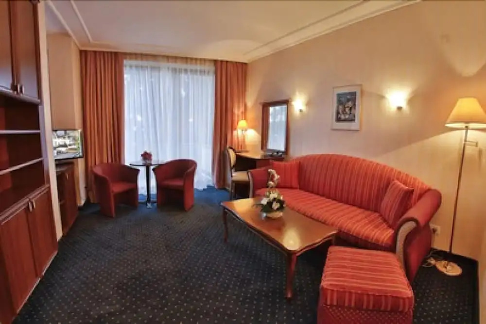 Imperial Hotel, Riviera Holiday Club