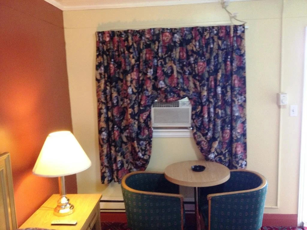Parkway Motel