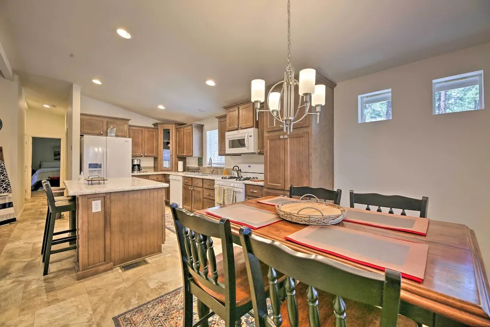 Quiet Home w/ Fire Pit: 3 Mi to Show Low Lake!