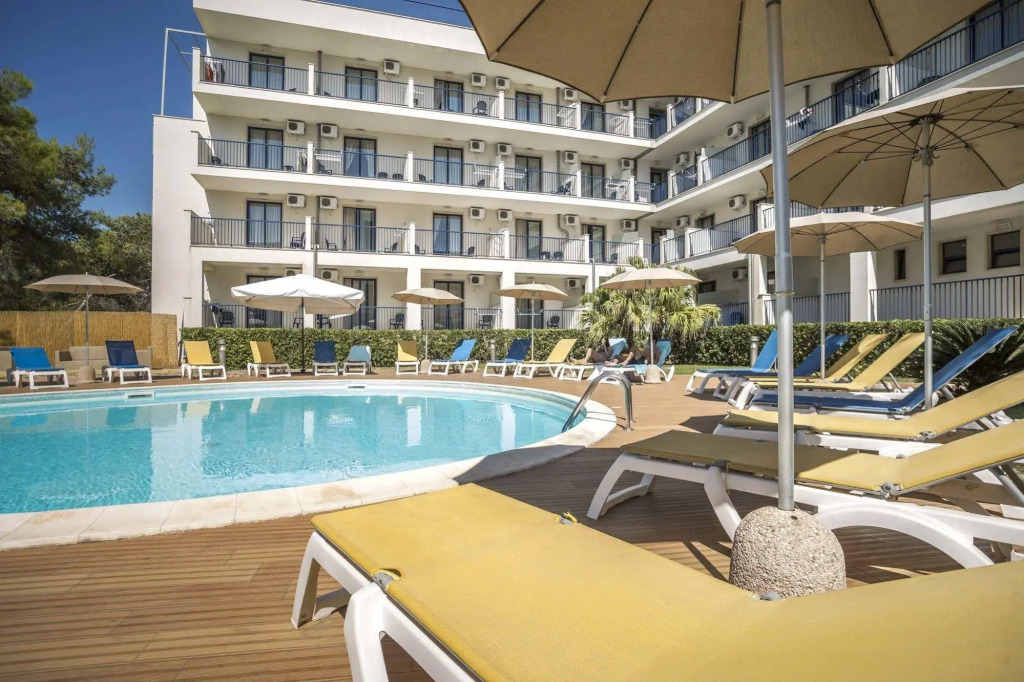 Tichos Greenblu Hotel