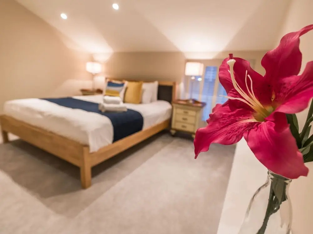 Pierce Brosnan Suite by 5STARSTAY