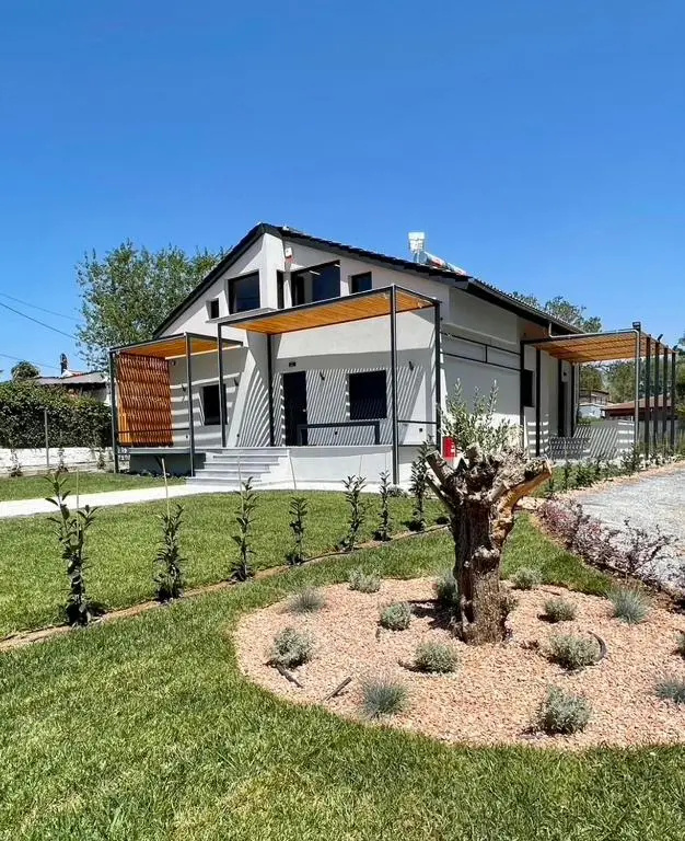 Agora Luxury Studios & Suites