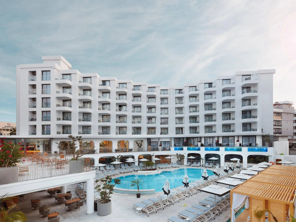 Lalila Blue Suites