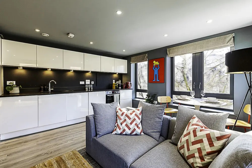 Bermondsey Bliss: Views, Comfort, and City Access!