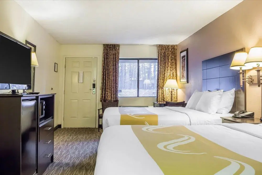 Woodland Inn & Suites