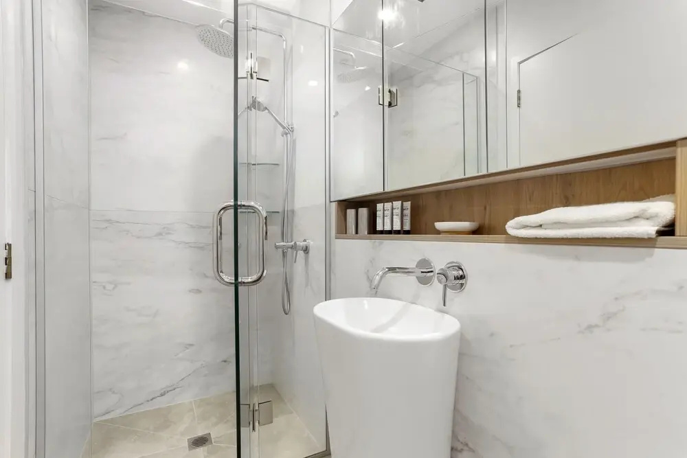2 Bedrooms On Hobson Street With Carpark - By Urban Butler