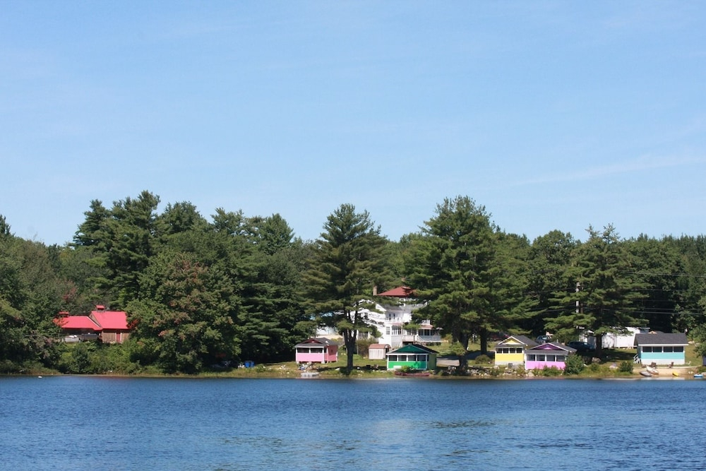 The Cottages at Harvey Lake