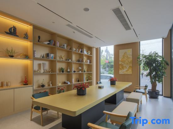 Jinlun Hotel (Shanghai Hongqiao Railway Station)