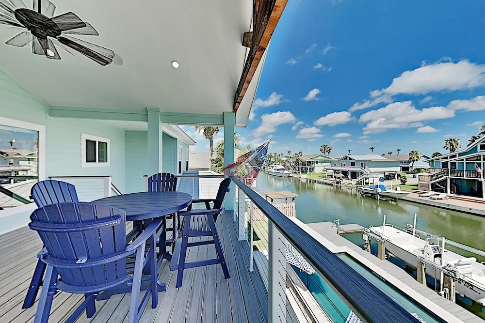 New Canal-front W/ Private Pool, Spa & Dock! 4 Bedroom Home