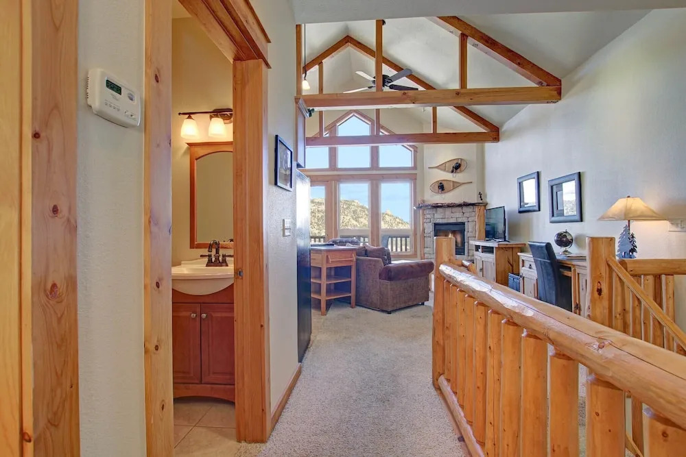 Nisa Mountain 36 2 Bedroom Condo by RedAwning