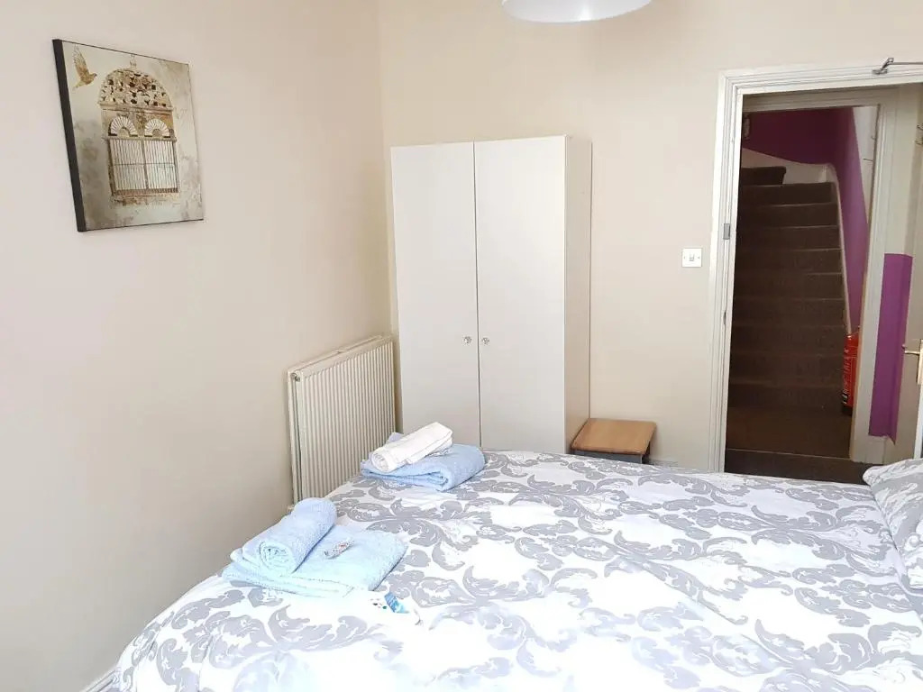17 Bridge St, 3 bedroom flat