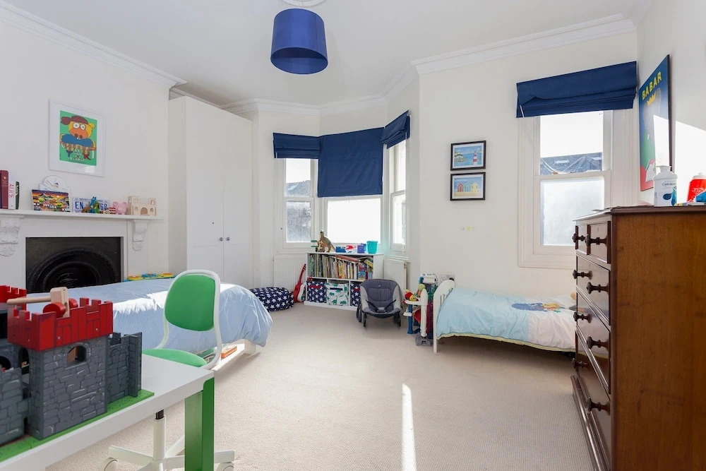 4 Bedroom Family House Near Shepherd's Bush