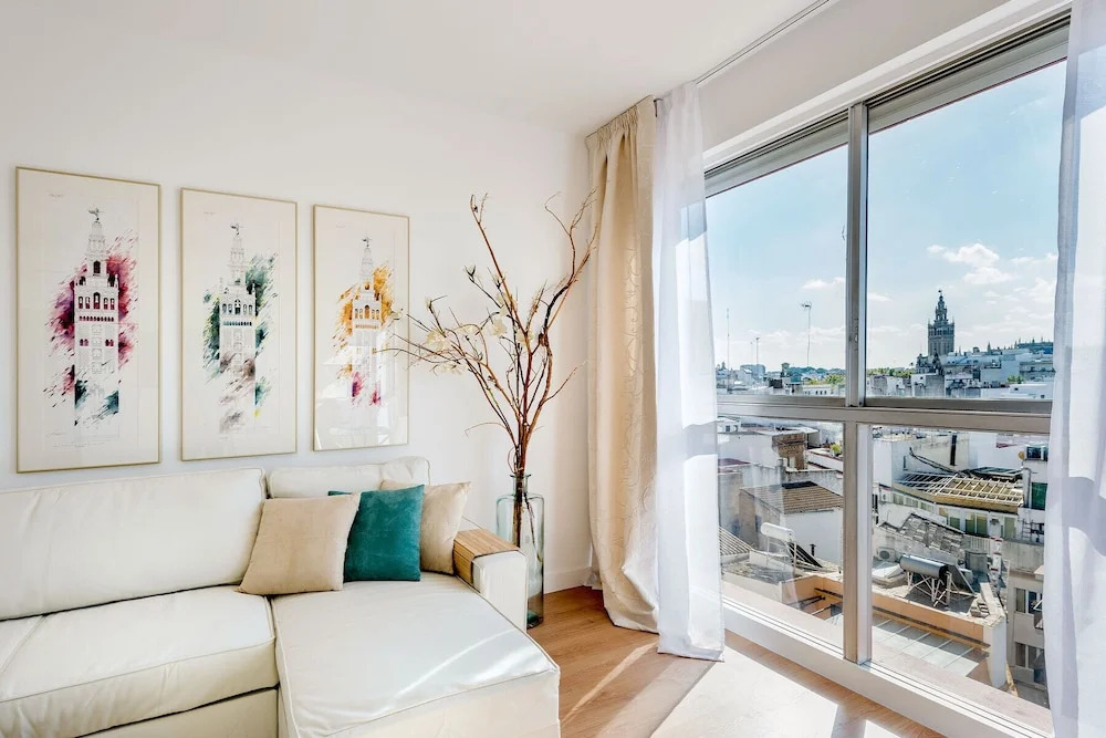 Wonderful Location in La Magdalena Square 2 BD Apartment With Great Views. San Pablo IV