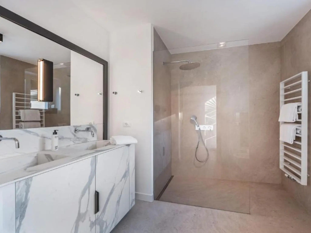 Modern flat in Merano with outdoor shower
